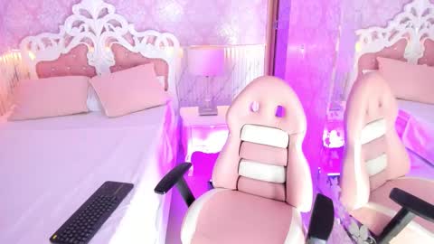   online show from November 2025 02:06:01 AM