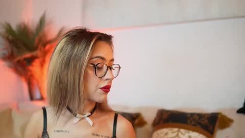  Aileen  online show from December 2025 07:19:02 PM