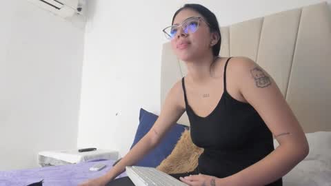 Snapshot of ainoa_pink chatting on October 2025 08:07:02 PM Ainoa online show from October 2025 08:07:02 PM