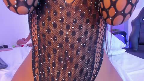 Aisha online show from December 2024 11:03:02 PM