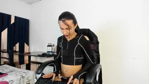 Aisha online show from October 2025 03:20:01 AM