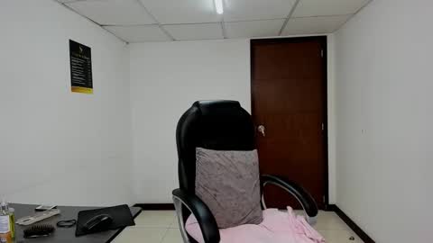 Aisha online show from March 2026 04:07:02 AM