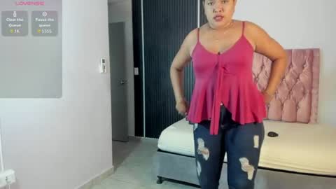 Snapshot of aisha_moore chatting on June 2026 07:22:02 PM AISHA MOORE online show from June 2026 07:22:02 PM