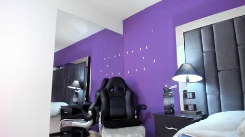 Aisha online show from March 2025 10:42:01 PM