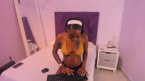 Snapshot of aishalehmann chatting on October 2025 11:40:01 AM aishalehmann online show from October 2025 11:40:01 AM