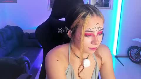 aishelyng20 online show from October 2025 10:29:02 PM