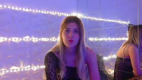 Aisha online show from October 2025 06:03:02 AM