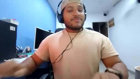 Esteban online show from November 2025 08:47:02 AM