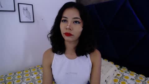 A K A N E  U W U online show from October 2025 04:04:01 PM