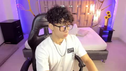 Snapshot of akazaboy chatting on March 2025 04:28:01 AM akazaboy online show from March 2025 04:28:01 AM