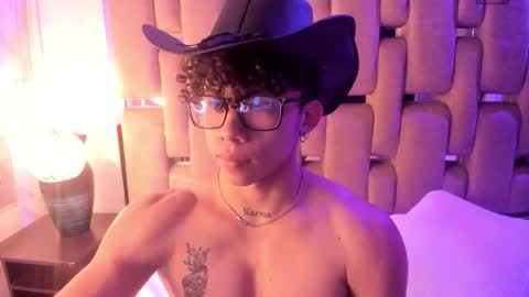 Snapshot of akazaboy chatting on November 2025 08:49:01 PM akazaboy online show from November 2025 08:49:01 PM