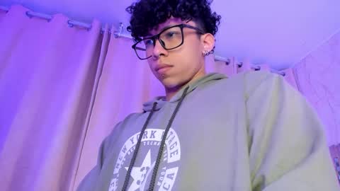 akazaboy online show from December 2025 04:30:02 AM