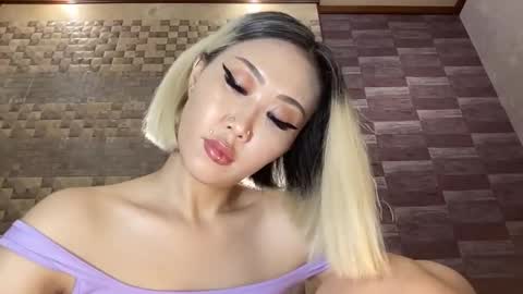 Akemi online show from September 2025 10:03:02 PM