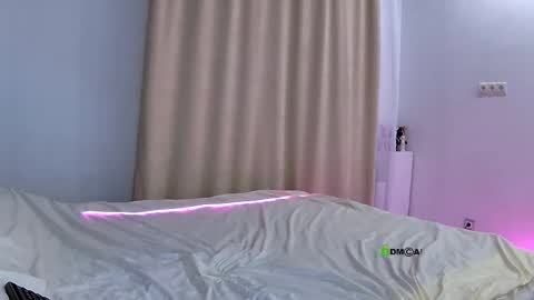 Hi Im Oli online show from November 2025 01:17:01 AM