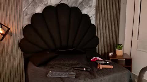 alahyapalmer_ online show from October 2025 04:15:02 AM