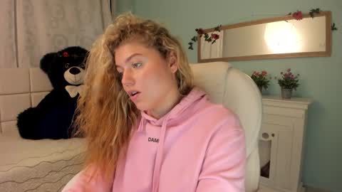 Alaia online show from December 2024 03:54:02 PM