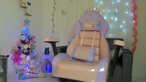 Alaia online show from December 2024 10:02:02 PM