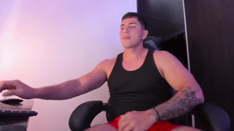 Snapshot of alan_muscle chatting on December 2024 07:06:02 AM Alan online show from December 2024 07:06:02 AM