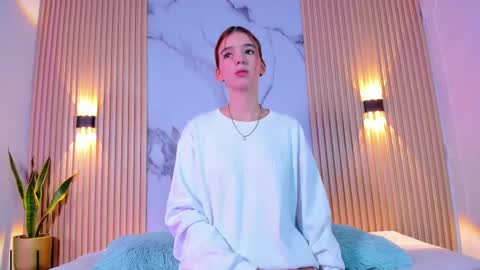 A L A N A  online show from September 2025 11:43:02 AM