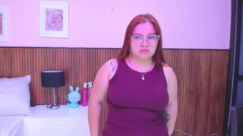 Snapshot of alana_glasses chatting on September 2025 11:54:02 AM Alana online show from September 2025 11:54:02 AM