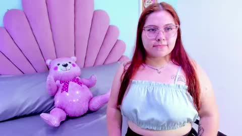 Snapshot of alana_glasses chatting on September 2025 12:16:02 PM Alana online show from September 2025 12:16:02 PM