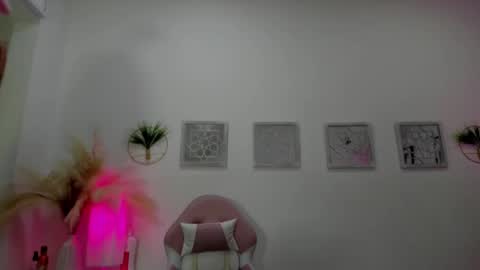 Snapshot of alana_jansen chatting on December 2024 04:12:02 AM Alana online show from December 2024 04:12:02 AM