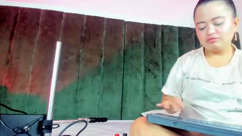 Snapshot of alana_petite chatting on July 2026 08:10:02 AM ALANA PETITE online show from July 2026 08:10:02 AM