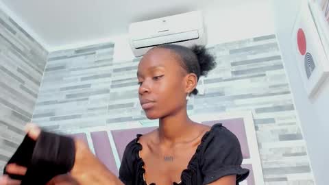 Snapshot of alana_roos chatting on October 2025 06:43:01 PM Alana online show from October 2025 06:43:01 PM