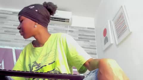 Snapshot of alana_roos chatting on October 2025 06:42:01 PM Alana online show from October 2025 06:42:01 PM