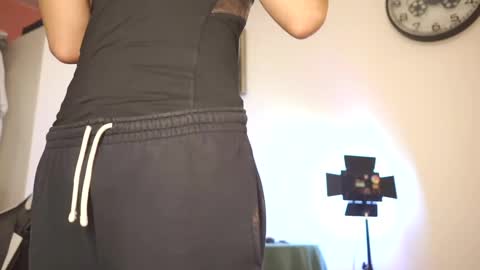 idenavarre online show from February 2025 09:04:02 PM