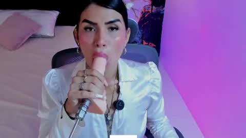 Snapshot of alanna_wild chatting on June 2026 06:56:01 PM Alana online show from June 2026 06:56:01 PM