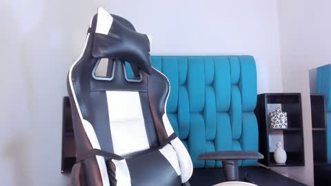 alannaughty_ online show from January 2025 11:34:01 PM