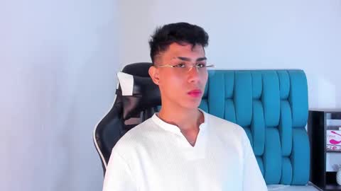 alannaughty_ online show from February 2025 04:01:02 AM