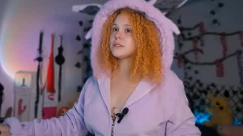 Snapshot of alaska_colors chatting on October 2025 01:43:02 PM Caro online show from October 2025 01:43:02 PM