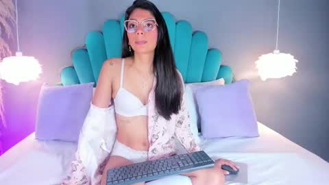 Alassia Hocthner online show from September 2025 11:32:01 AM