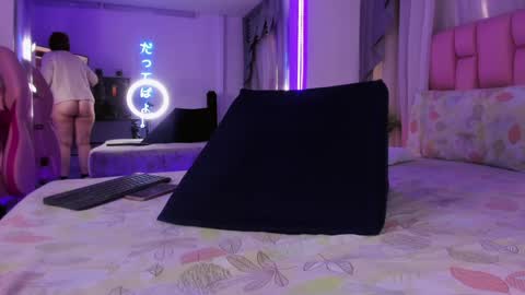 albaandthayron online show from December 2024 12:12:01 PM