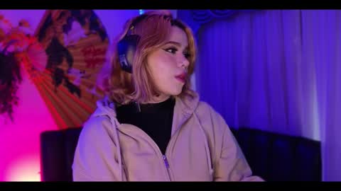 albaandthayron online show from November 2025 12:15:01 PM