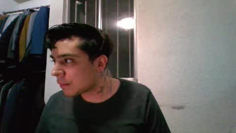 albertoarenas16 online show from April 2026 06:19:01 AM