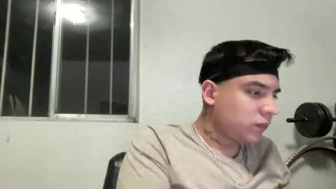 albertoarenas16 online show from April 2026 04:59:01 AM