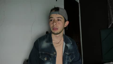 Snapshot of alecadrews_ chatting on January 2025 07:11:01 PM ALEC ANDREWS online show from January 2025 07:11:01 PM