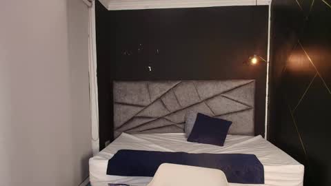 Snapshot of alecadrews_ chatting on September 2025 08:00:02 PM ALEC ANDREWS online show from September 2025 08:00:02 PM