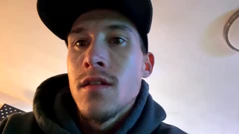 Snapshot of alecurclit chatting on December 2024 10:18:01 PM alecurclit online show from December 2024 10:18:01 PM