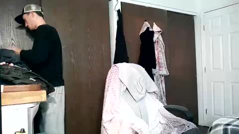 Snapshot of alecurclit chatting on December 2024 10:19:01 PM alecurclit online show from December 2024 10:19:01 PM