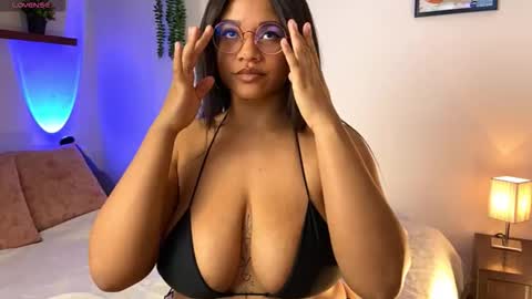 Aleia online show from October 2025 12:22:01 AM