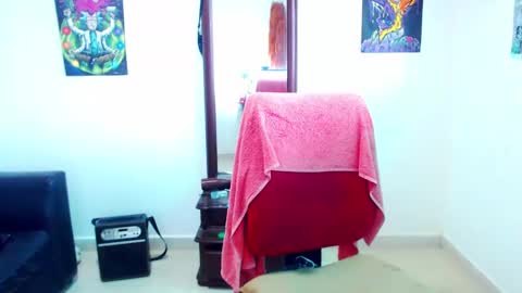 aleja online show from October 2025 06:53:01 PM