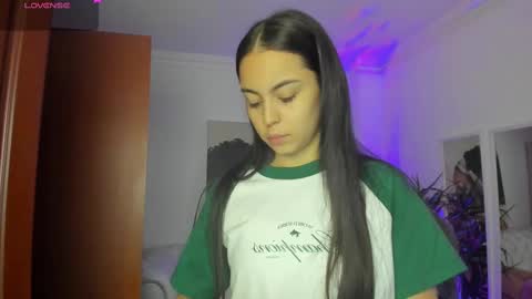 Alejandra online show from March 2025 11:28:01 AM