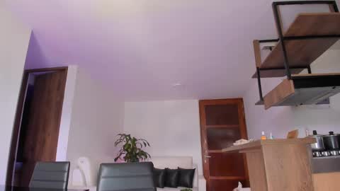 A L E J A N D R A online show from January 2025 06:48:01 PM