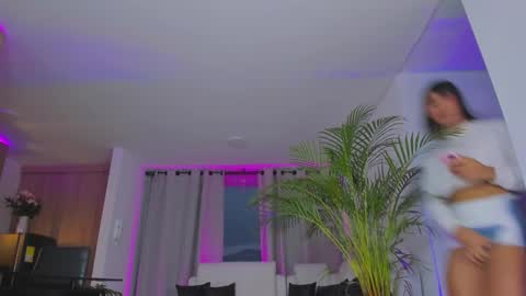 A L E J A N D R A online show from February 2025 11:23:02 PM