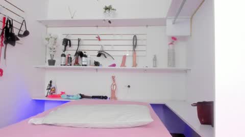 Alejandra online show from September 2025 12:41:02 PM