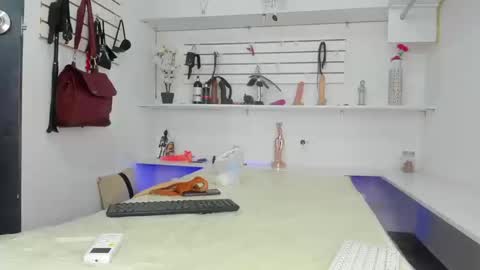 Alejandra online show from September 2025 01:15:02 PM